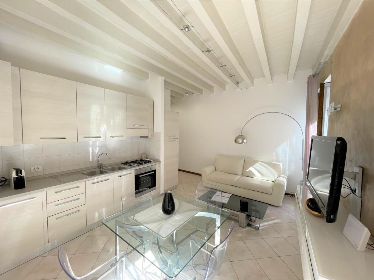 Desenzanoloft Le Petit Bijou - Restyling 2025 - Downtown ديسينسانو ديل غاردا المظهر الخارجي الصورة